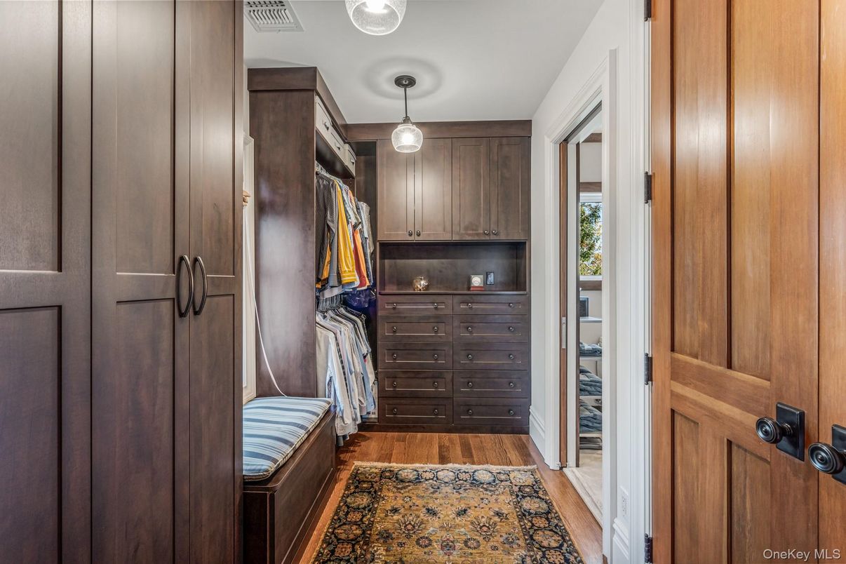 Interior, Pendant Lights, Walk-in Closets, Wood Texture Flooring