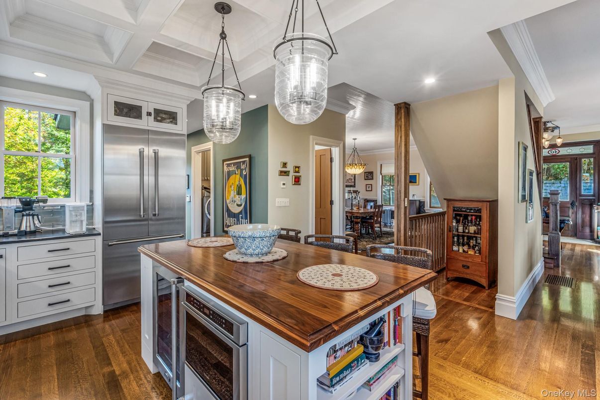 Chandelier, Dining room, Interior, Kitchen, Pendant Lights, Recessed Lighting, Stainless Steel Appliances, Wood Texture Flooring