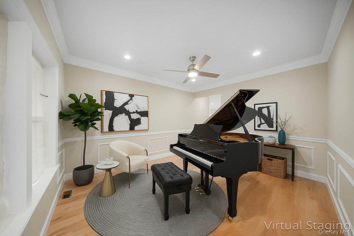 Interior, Piano, Recessed Lighting, Wood Texture Flooring