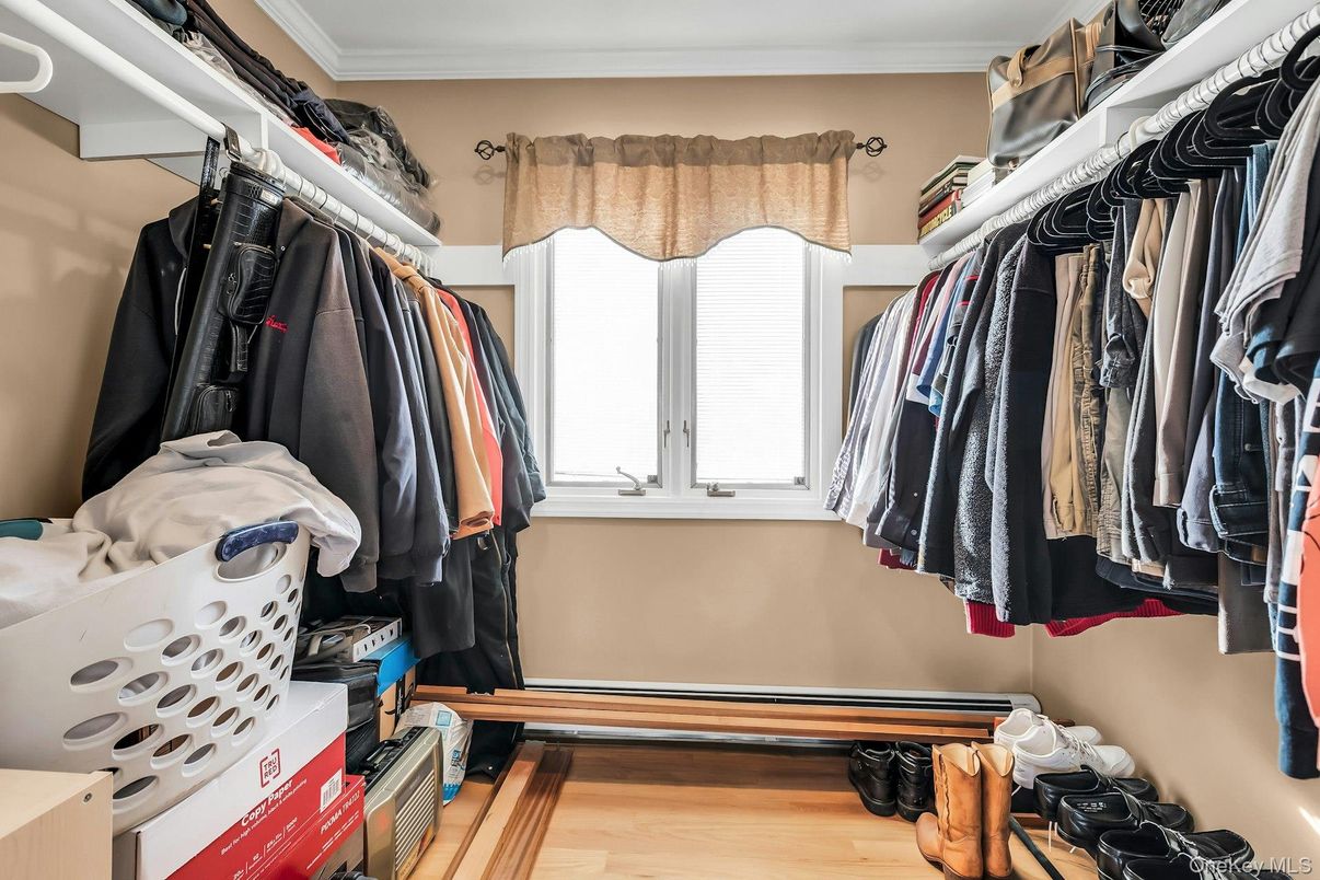 Interior, Walk-in Closets, Wood Texture Flooring
