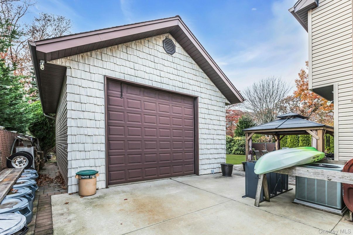 Detached Garage, Exterior