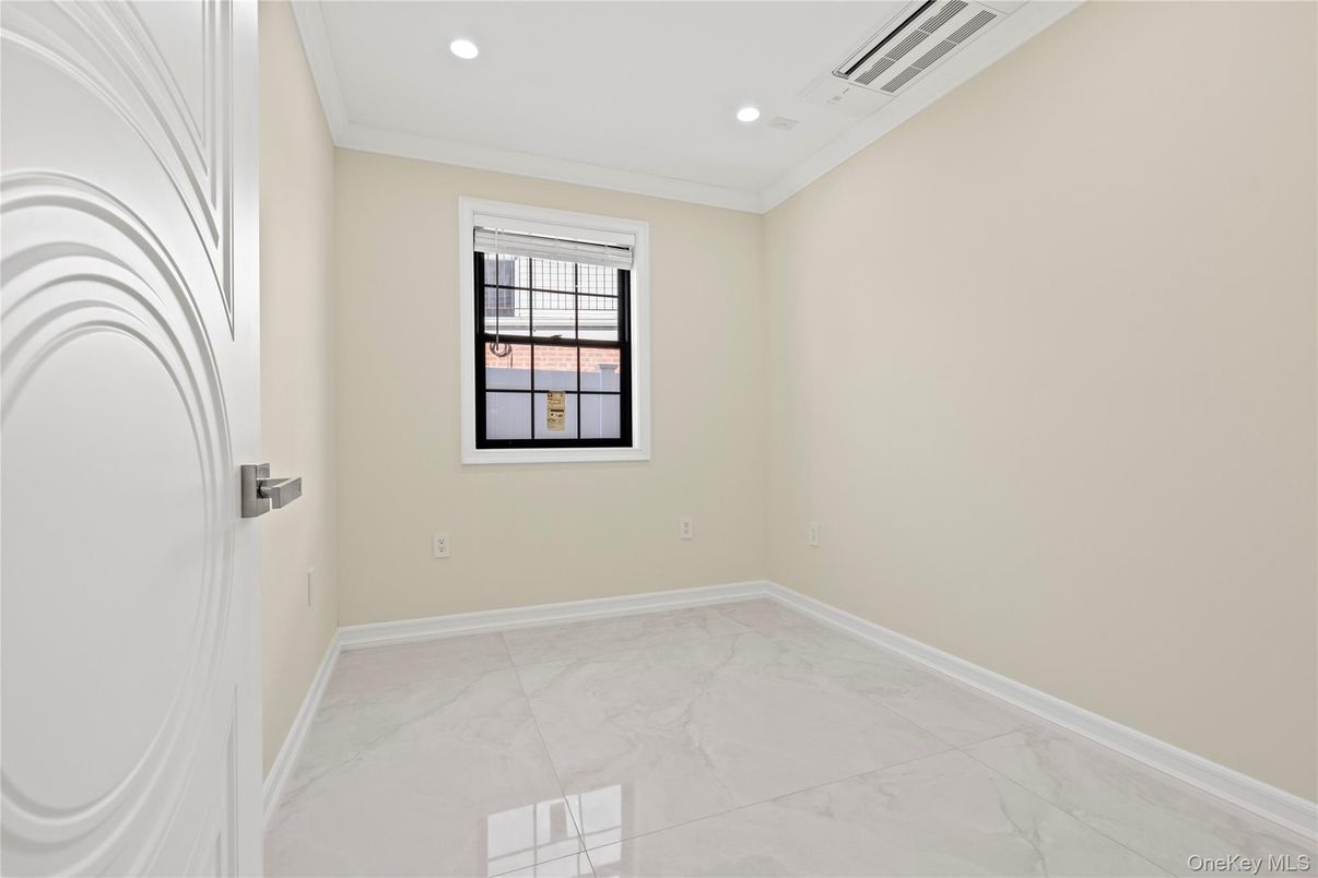 Empty room, Interior, Marble, Recessed Lighting