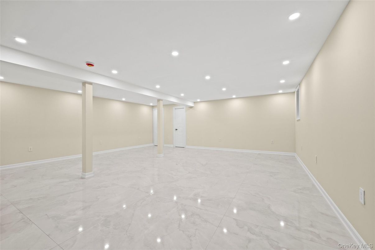 Empty room, Interior, Marble, Recessed Lighting
