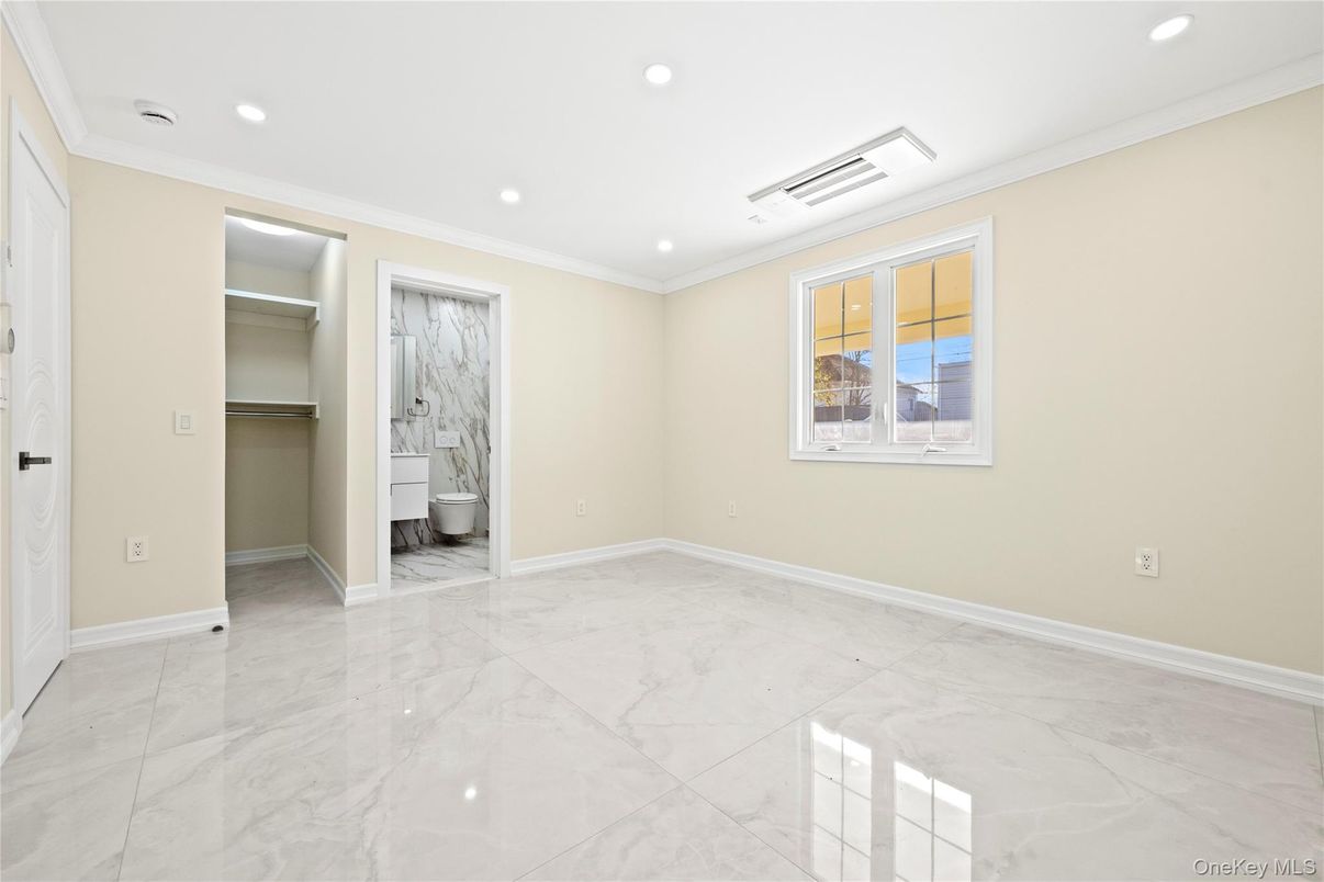 Bathroom, Empty room, Interior, Marble, Recessed Lighting