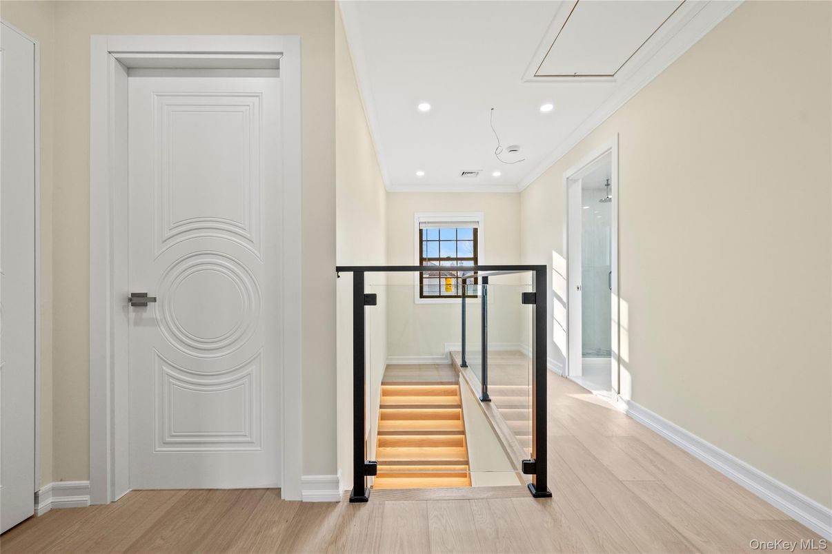 Interior, Recessed Lighting, Wood Texture Flooring