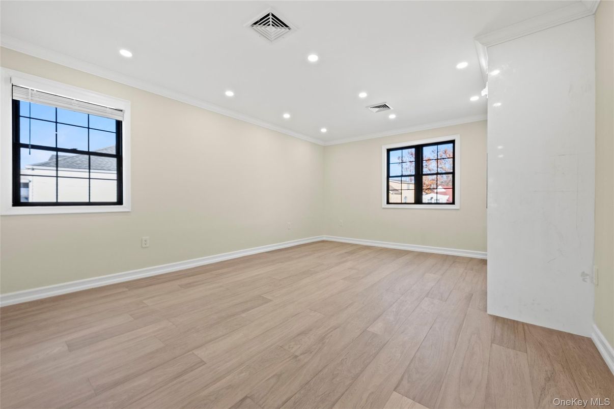 Empty room, Interior, Recessed Lighting, Wood Texture Flooring