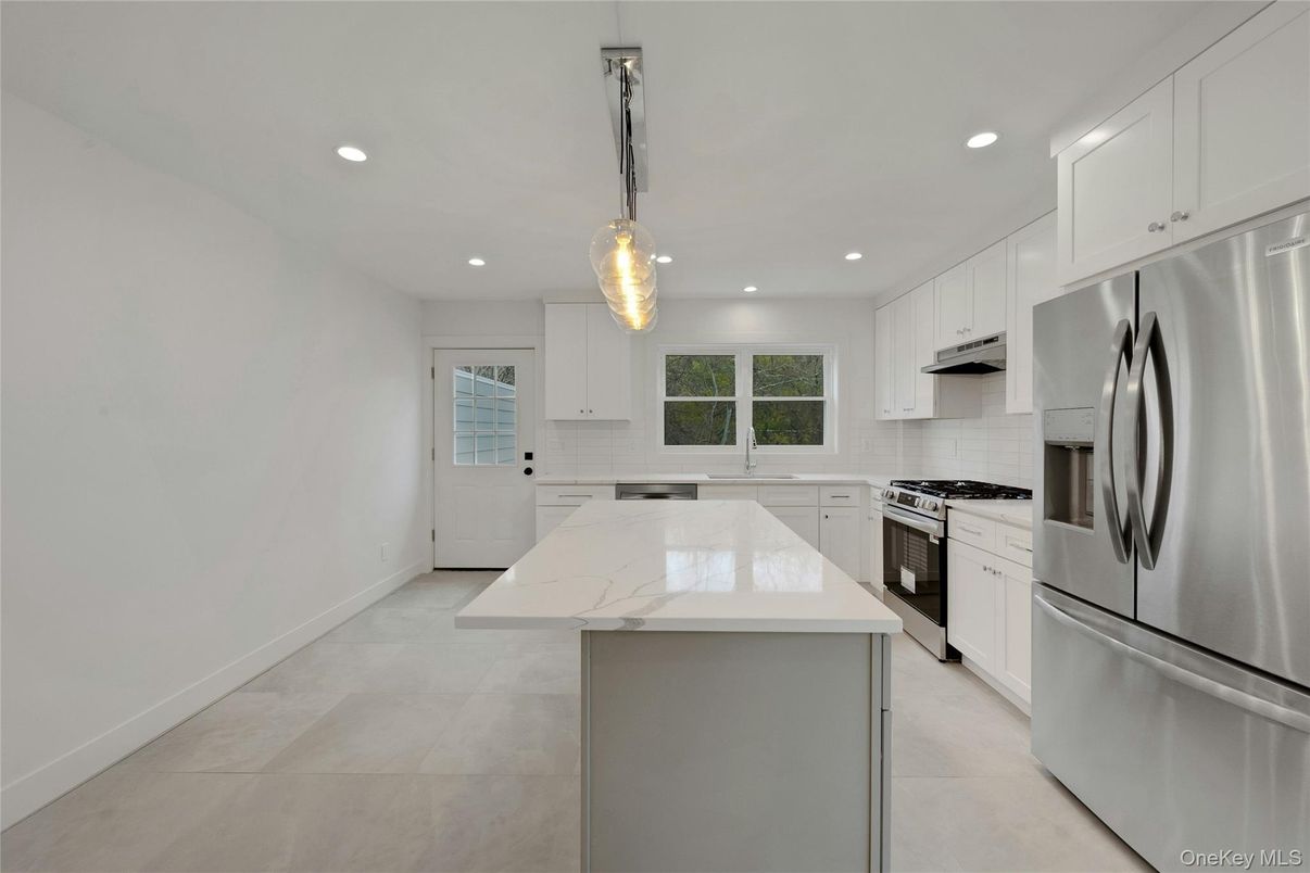 Interior, Kitchen, Pendant Lights, Recessed Lighting, Stainless Steel Appliances