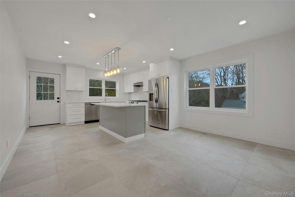 Interior, Kitchen, Pendant Lights, Recessed Lighting, Stainless Steel Appliances