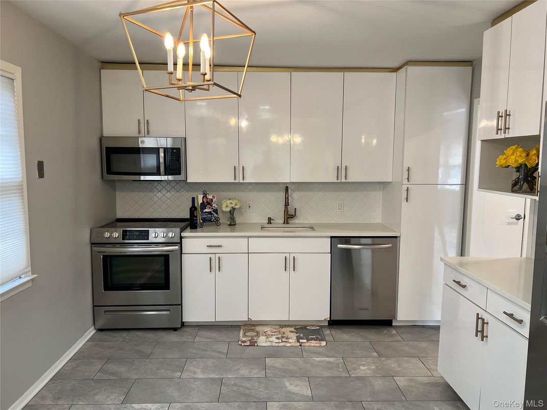 Interior, Kitchen, Pendant Lights, Stainless Steel Appliances