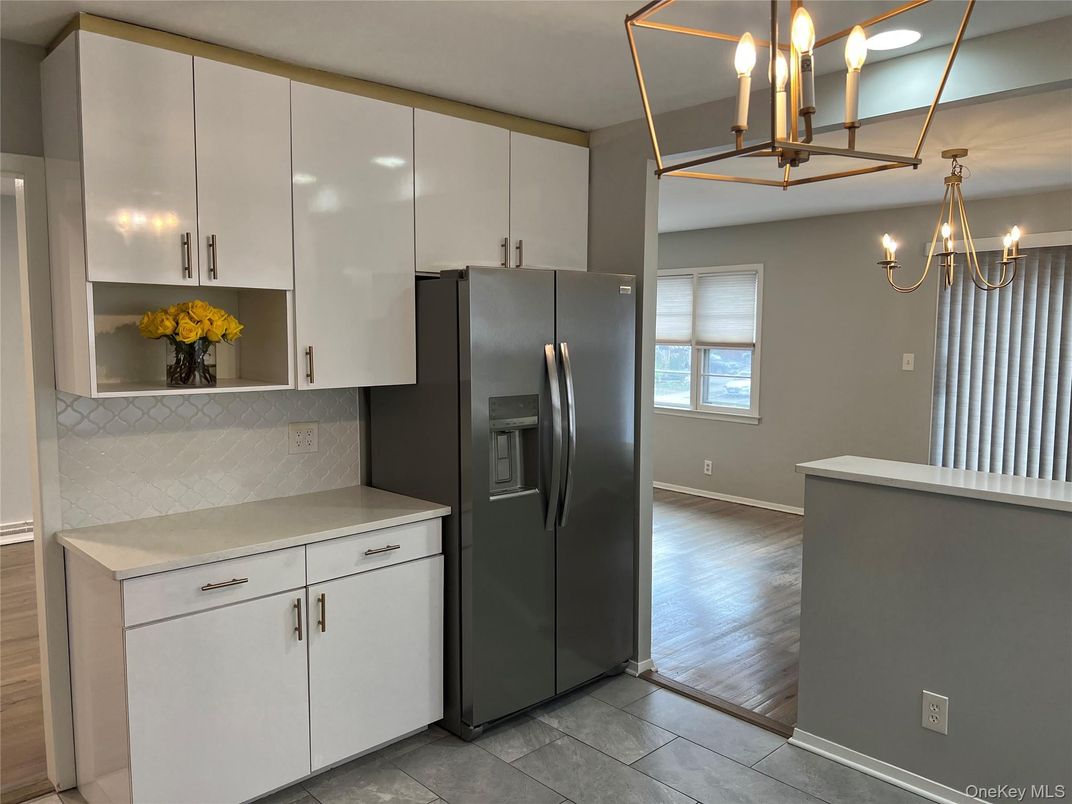 Chandelier, Interior, Kitchen, Wood Texture Flooring