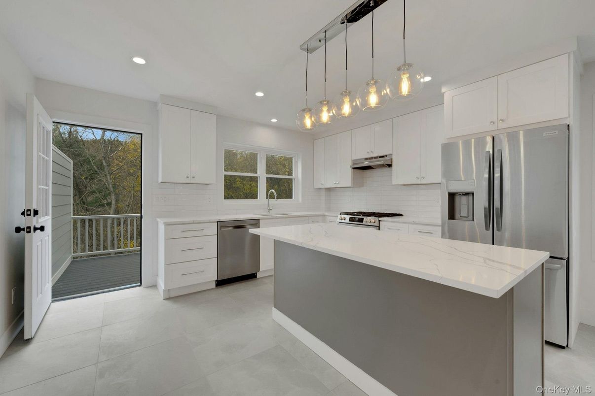 Interior, Kitchen, Pendant Lights, Recessed Lighting, Stainless Steel Appliances