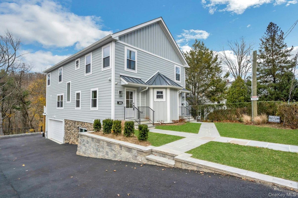 Attached, Exterior, Facade, Farmhouse