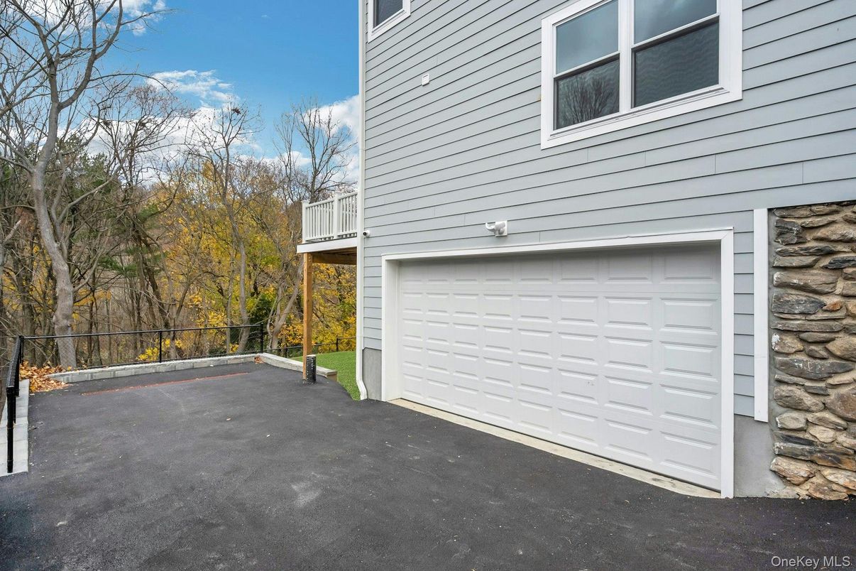 Detached Garage, Exterior