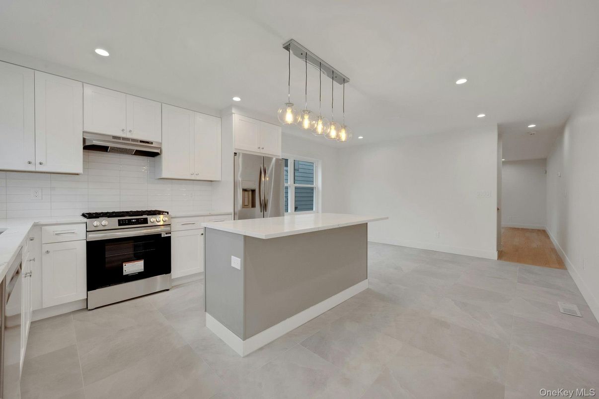 Interior, Kitchen, Pendant Lights, Recessed Lighting, Stainless Steel Appliances