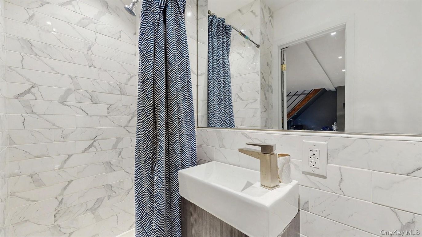 Bathroom, Interior, Marble Walls, Recessed Lighting