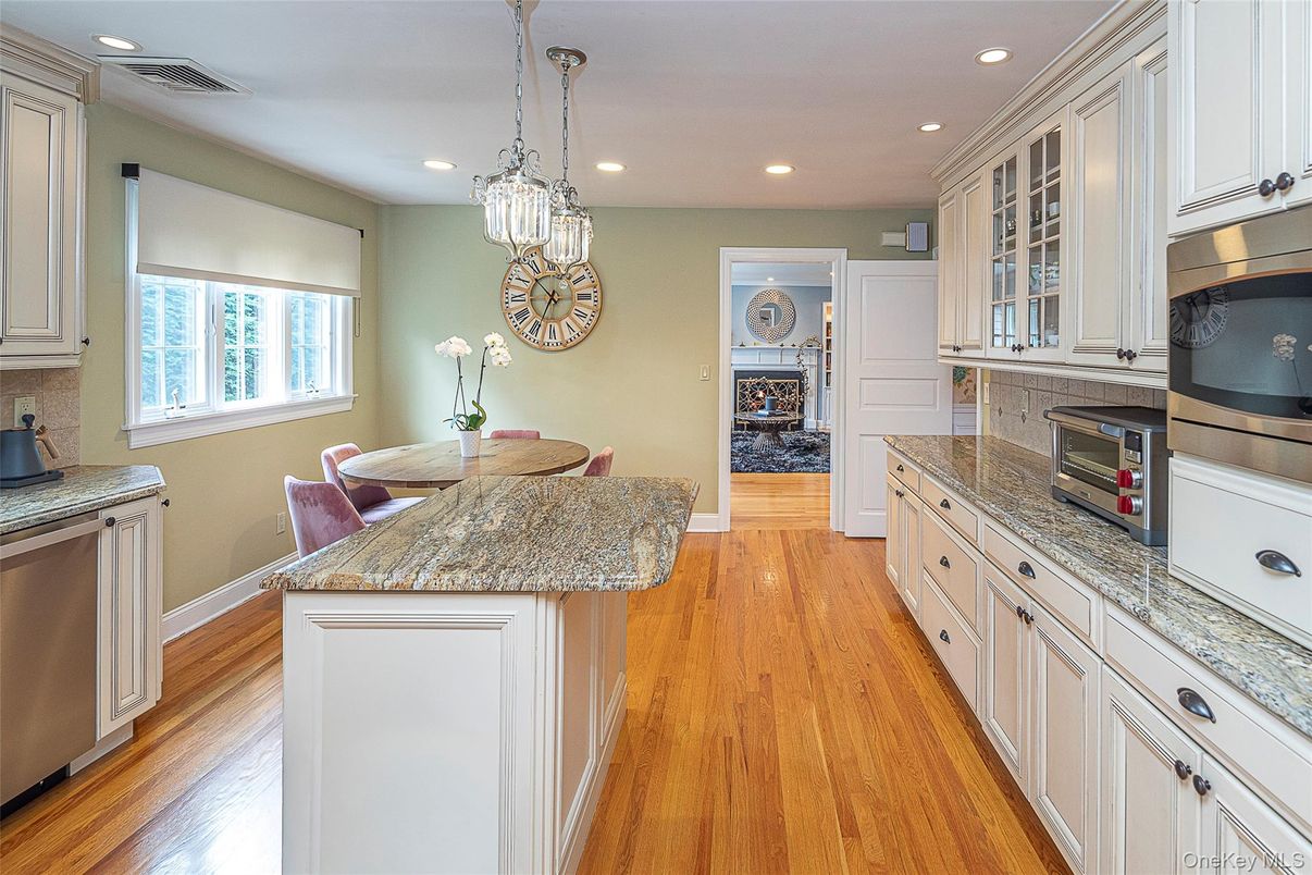 Chandelier, Dining room, Interior, Kitchen, Pendant Lights, Recessed Lighting, Wood Texture Flooring
