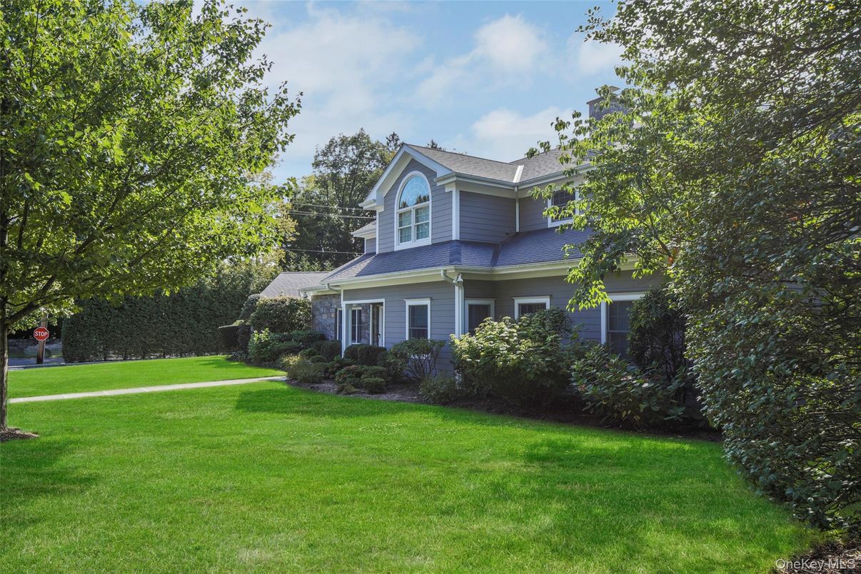 Backyard, Exterior, Facade, Queen Anne Victorian