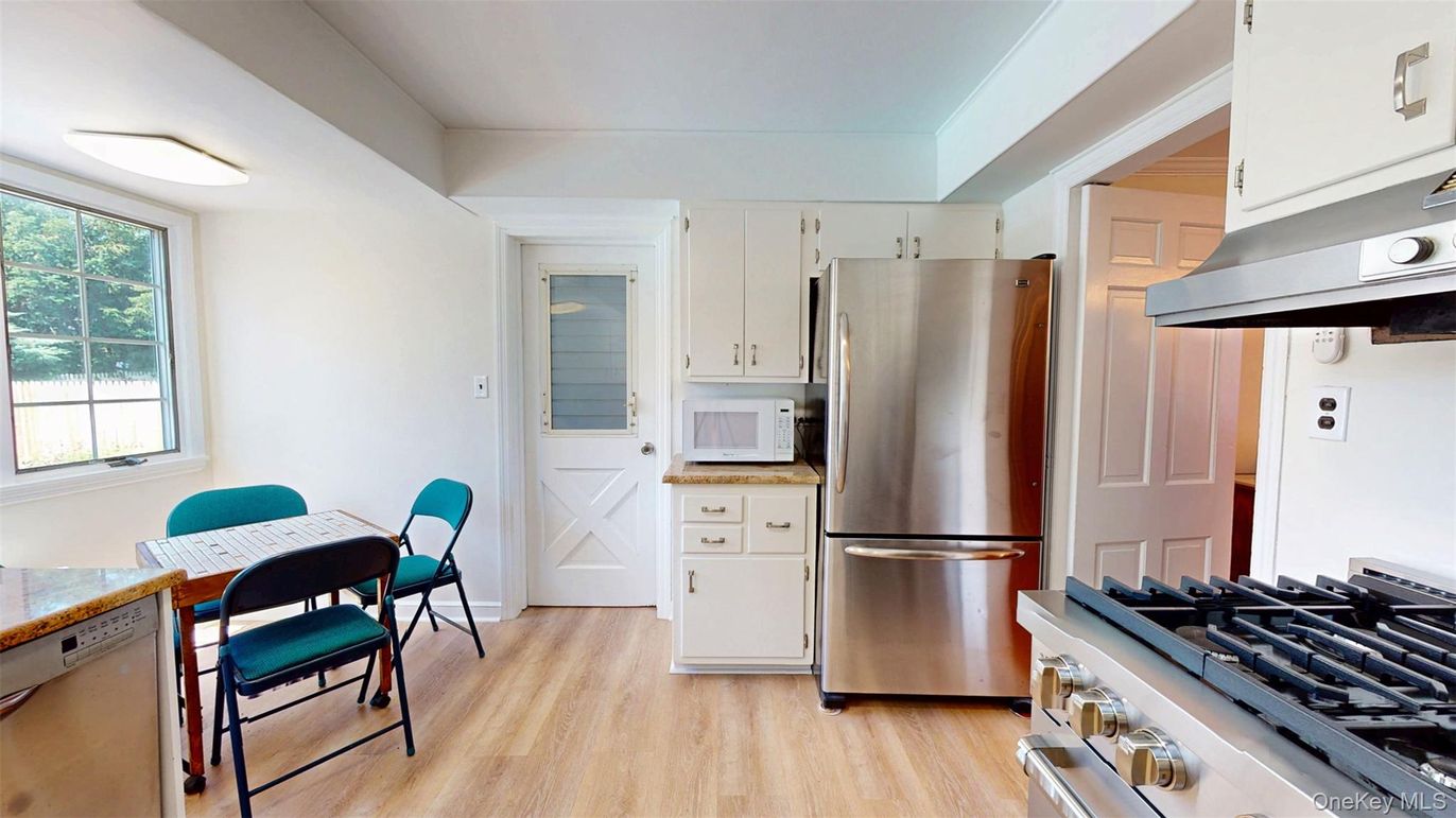 Dining room, Interior, Kitchen, Stainless Steel Appliances, Wood Texture Flooring