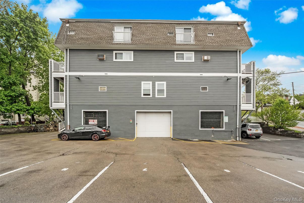 Attached, Exterior, Facade, American Foursquare