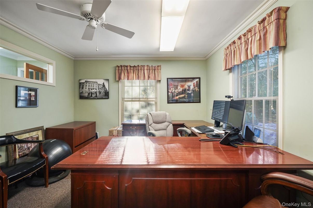 Home Office, Interior