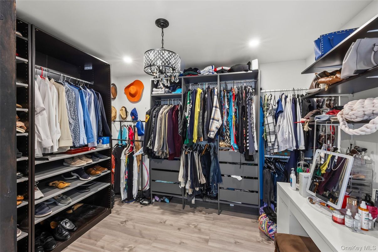 Interior, Pendant Lights, Recessed Lighting, Walk-in Closets, Wood Texture Flooring