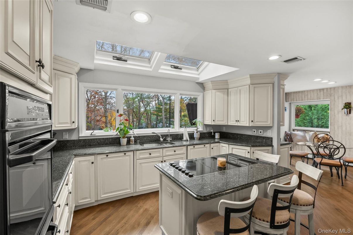Dining room, Interior, Kitchen, Recessed Lighting, Wood Texture Flooring
