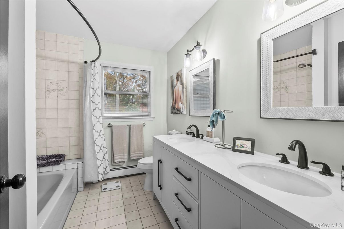 Bathroom, Dual Sink Vanities, Interior