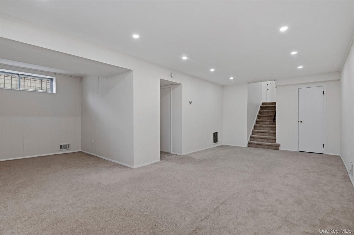Empty room, Interior, Recessed Lighting