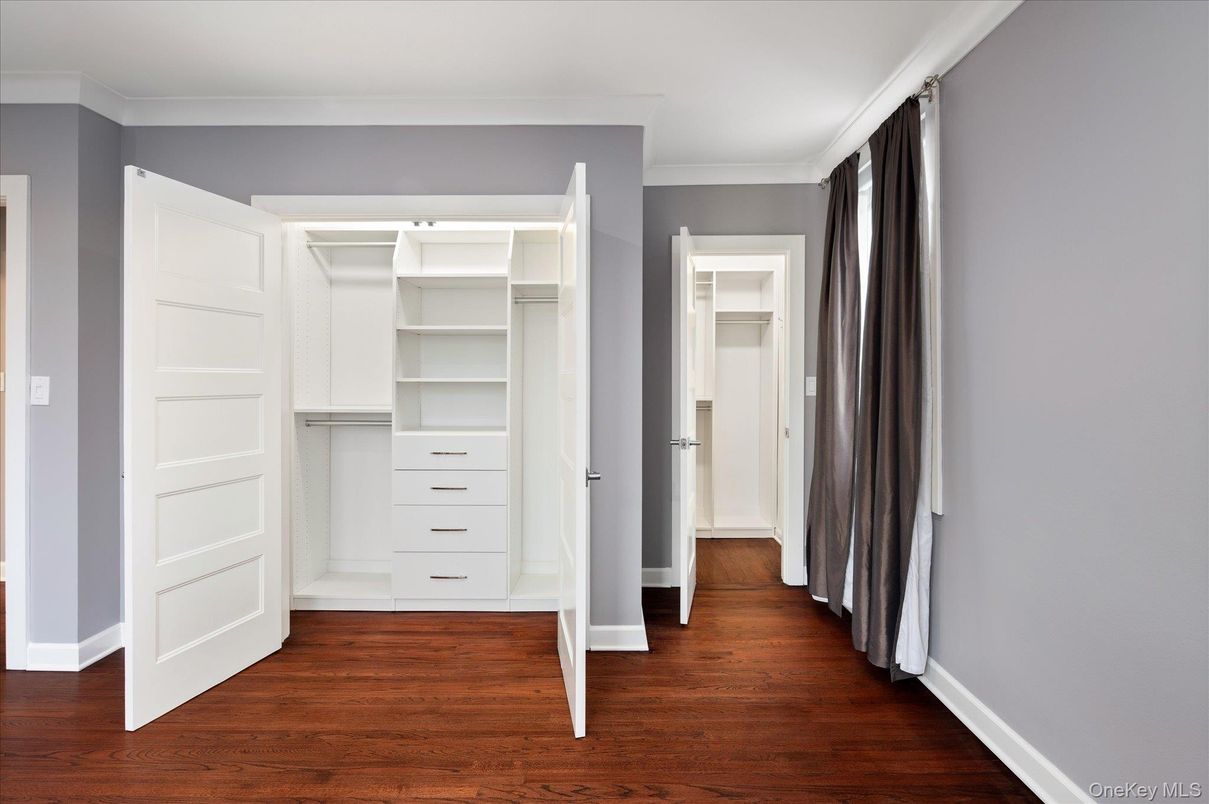 Interior, Walk-in Closets, Wood Texture Flooring