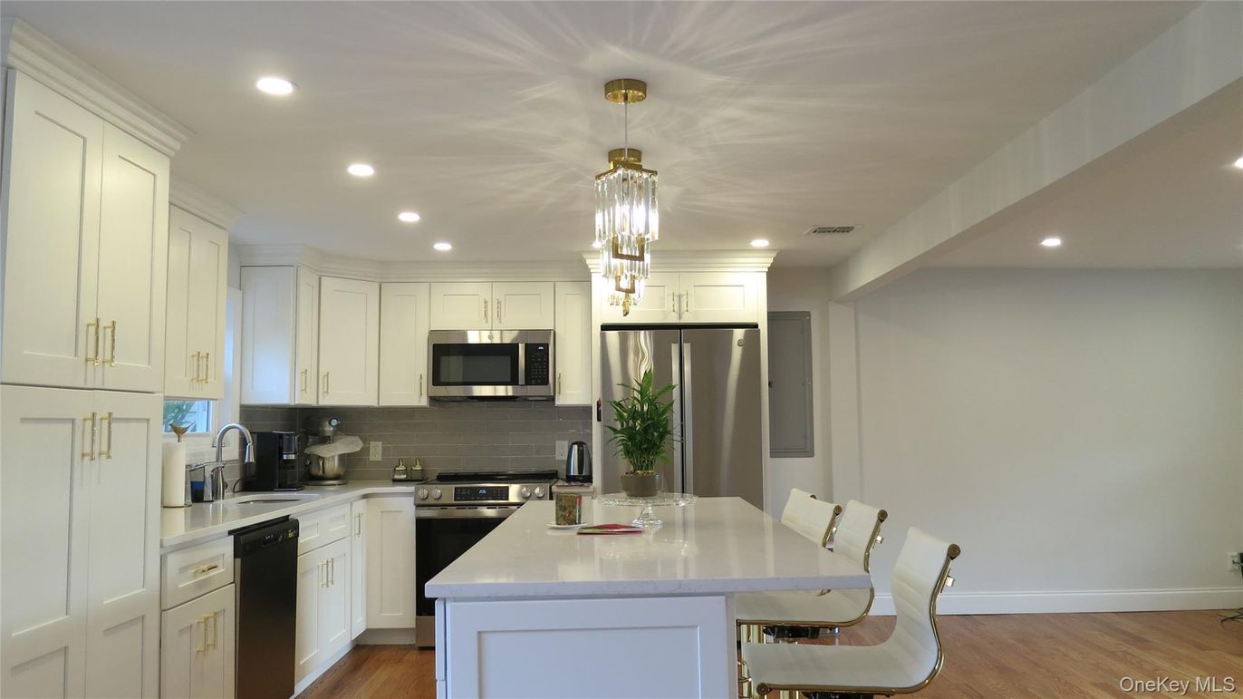 Chandelier, Dining room, Interior, Kitchen, Pendant Lights, Recessed Lighting, Stainless Steel Appliances, Wood Texture Flooring