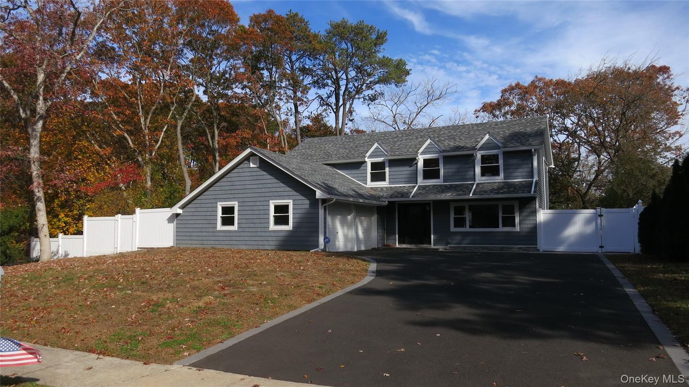 Backyard, Exterior, Facade, Split Level