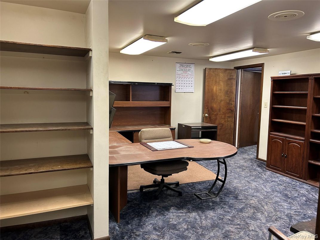 Home Office, Interior