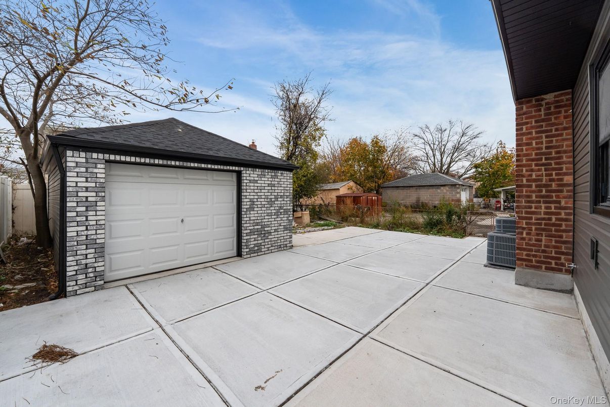 Detached Garage, Exterior