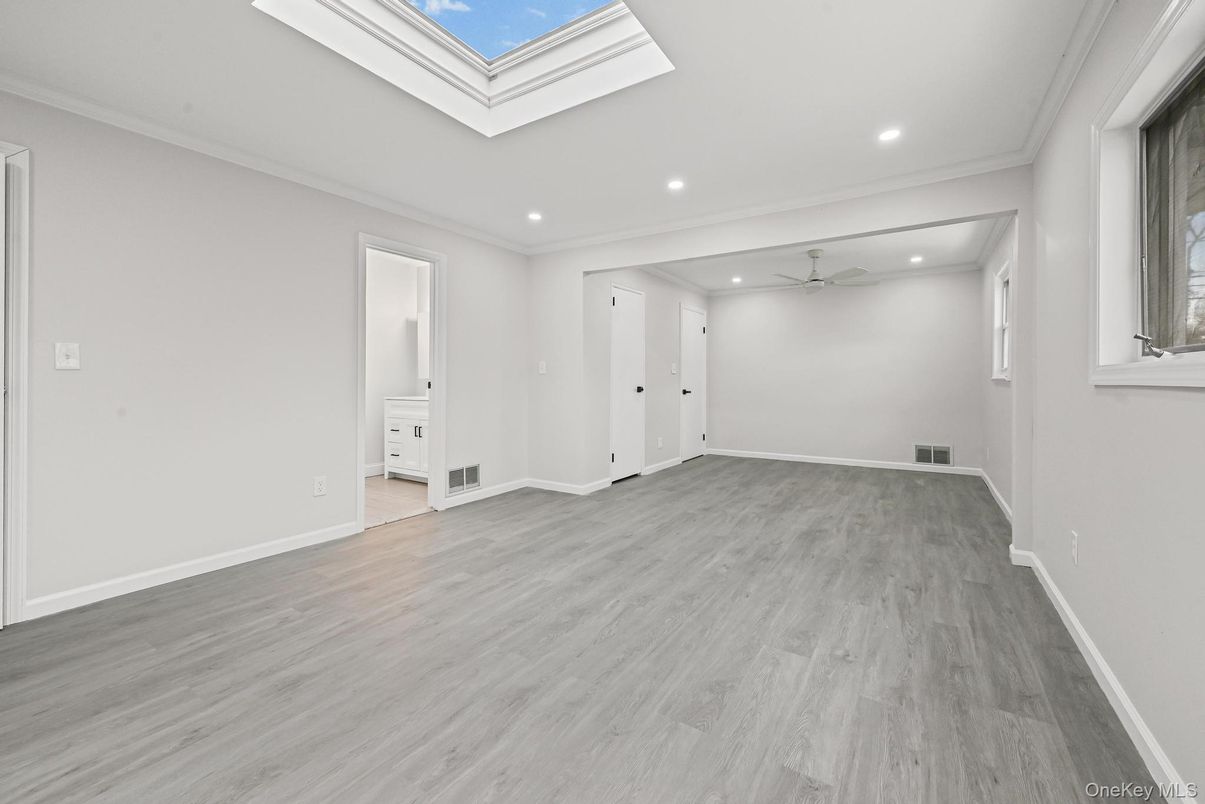 Empty room, Interior, Recessed Lighting, Wood Texture Flooring