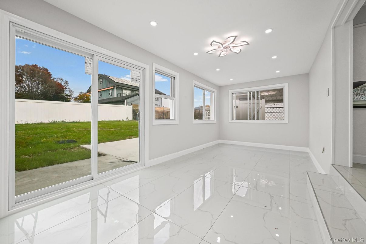 Empty room, Interior, Marble, Recessed Lighting