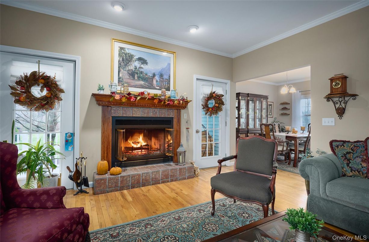 Dining room, Fireplace, Interior, Pendant Lights, Recessed Lighting, Wood Texture Flooring