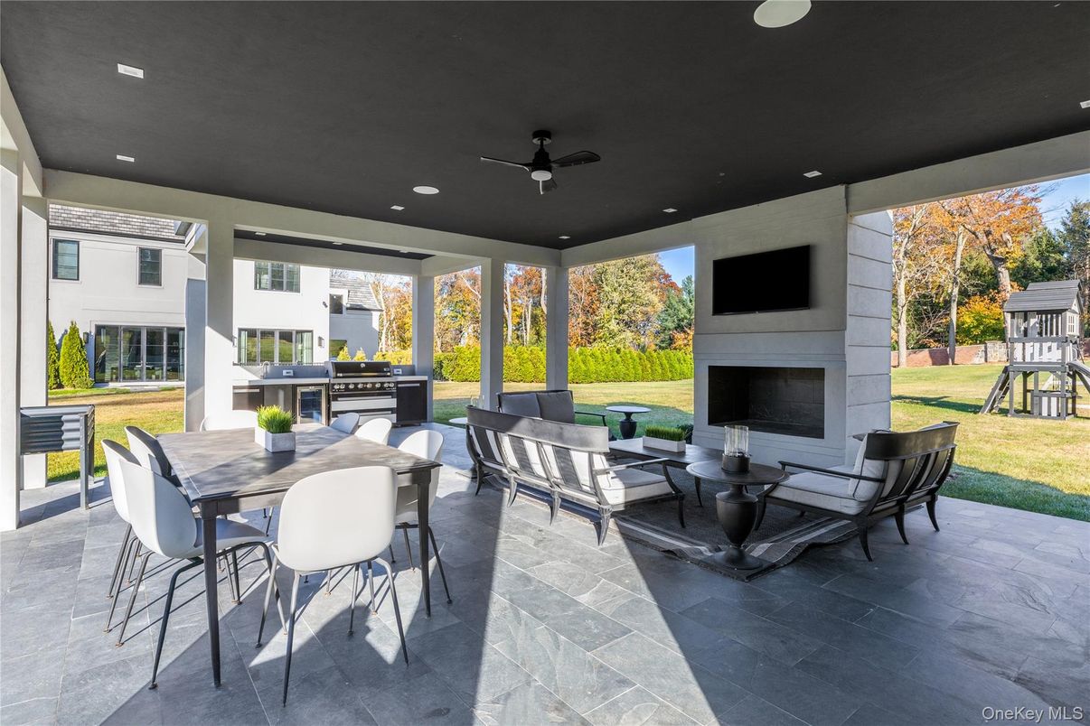 Exterior, Fireplace, Outdoor Kitchen