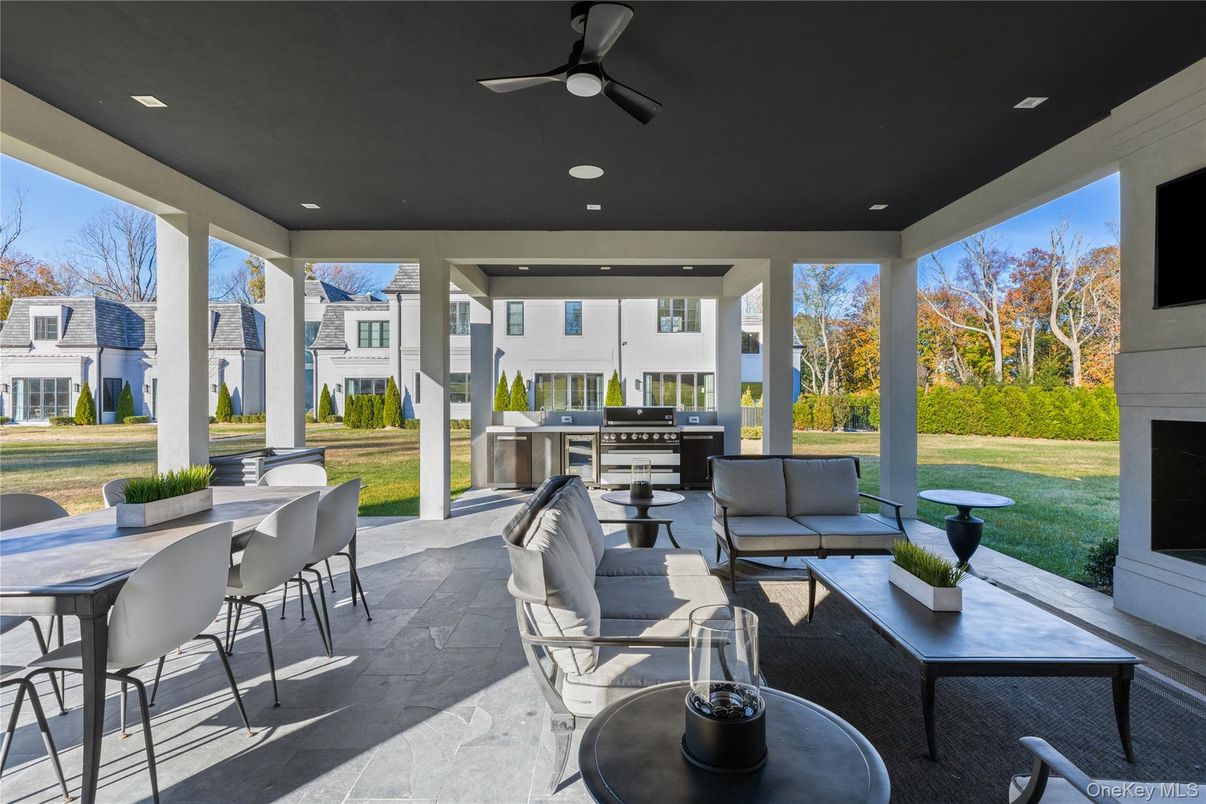 Exterior, Living room, Outdoor Kitchen