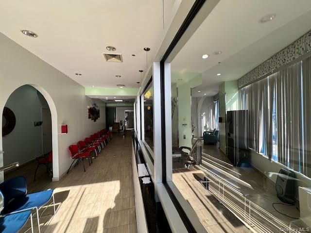 Fitness Equipment, Interior, Recessed Lighting, Wood Texture Flooring