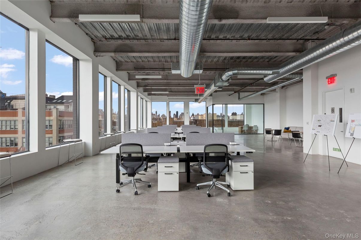 Home Office, Interior