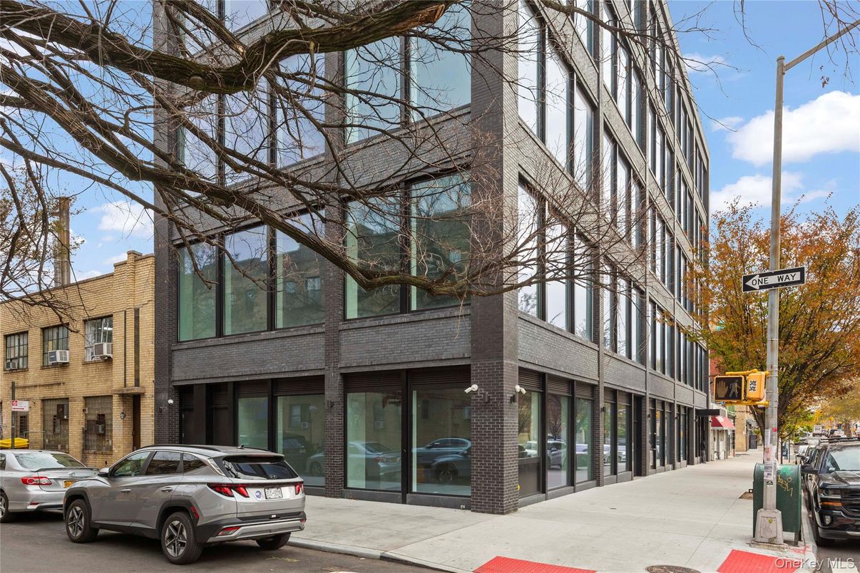 Exterior, Facade, Brick Facade, Rowhouse