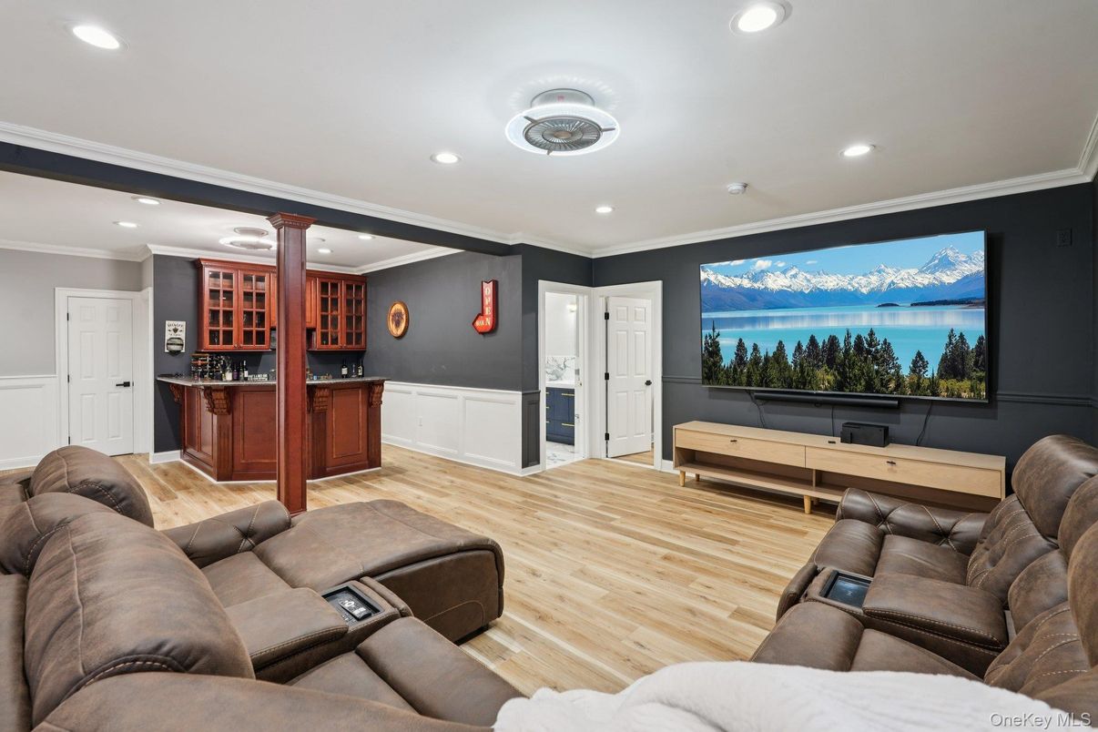 Interior, Living room, Recessed Lighting, Theatre Room, Wood Texture Flooring