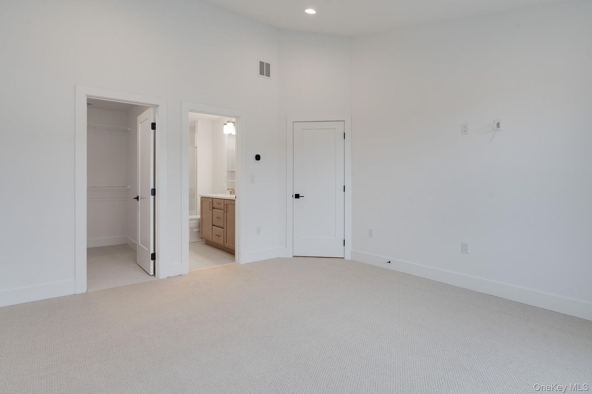 Bathroom, Empty room, Interior, Recessed Lighting
