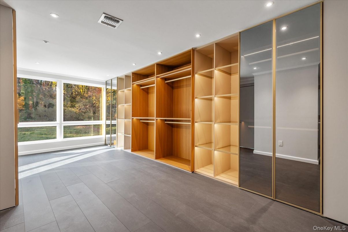 Interior, Recessed Lighting, Walk-in Closets, Wood Texture Flooring