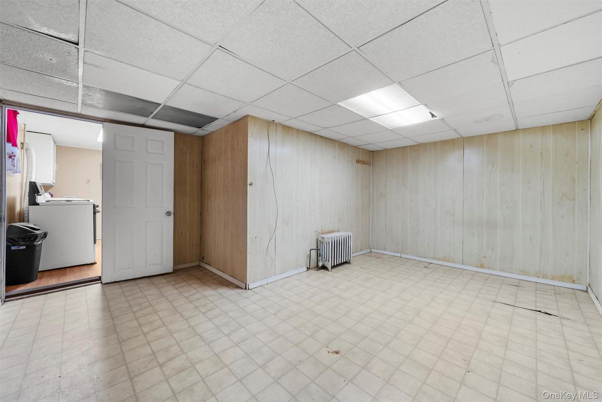 Empty room, Interior, Recessed Lighting, Wooden Walls