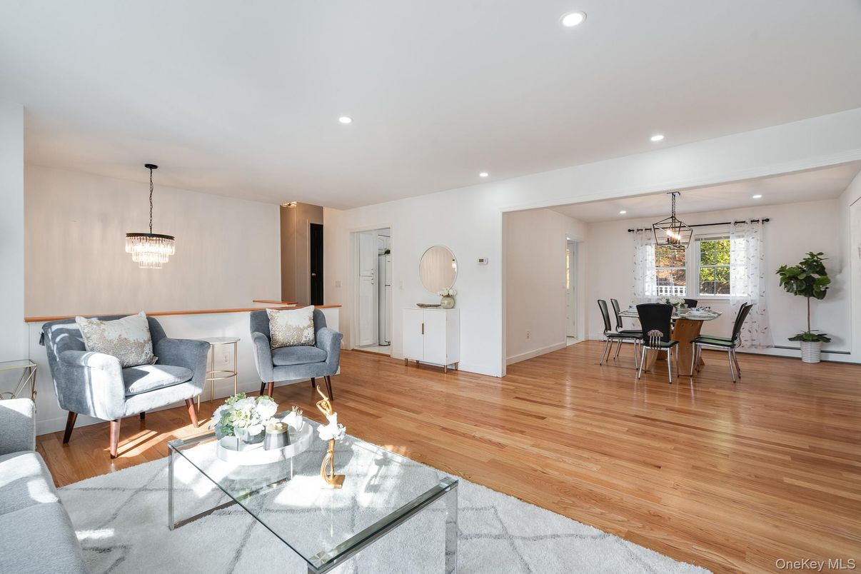 Dining room, Interior, Living room, Pendant Lights, Recessed Lighting, Wood Texture Flooring