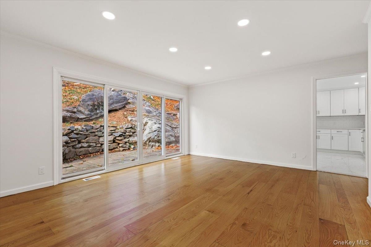 Empty room, Interior, Recessed Lighting, Wood Texture Flooring
