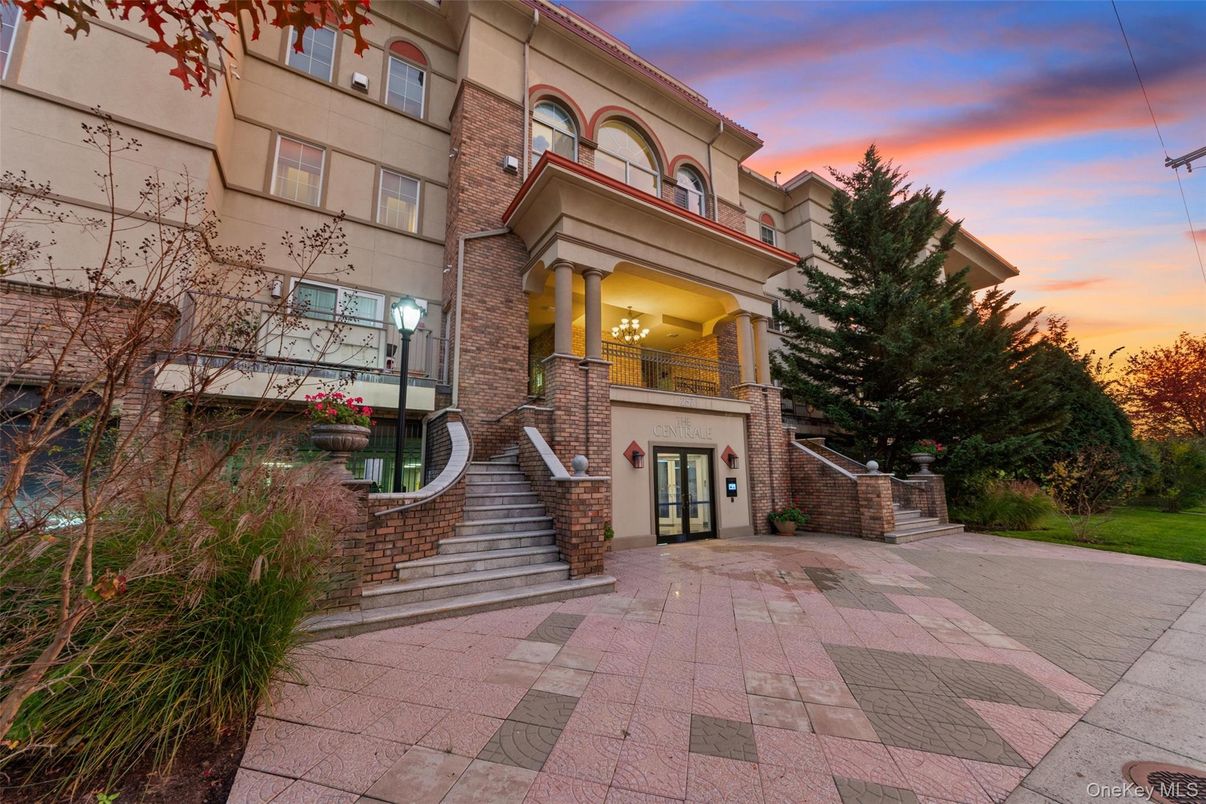 Exterior, Facade, Brick Facade, Rowhouse