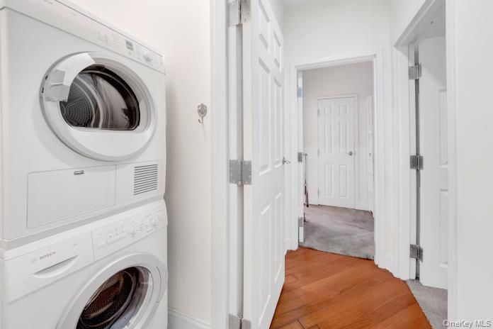 Interior, Utility Closets, Washer, Wood Texture Flooring