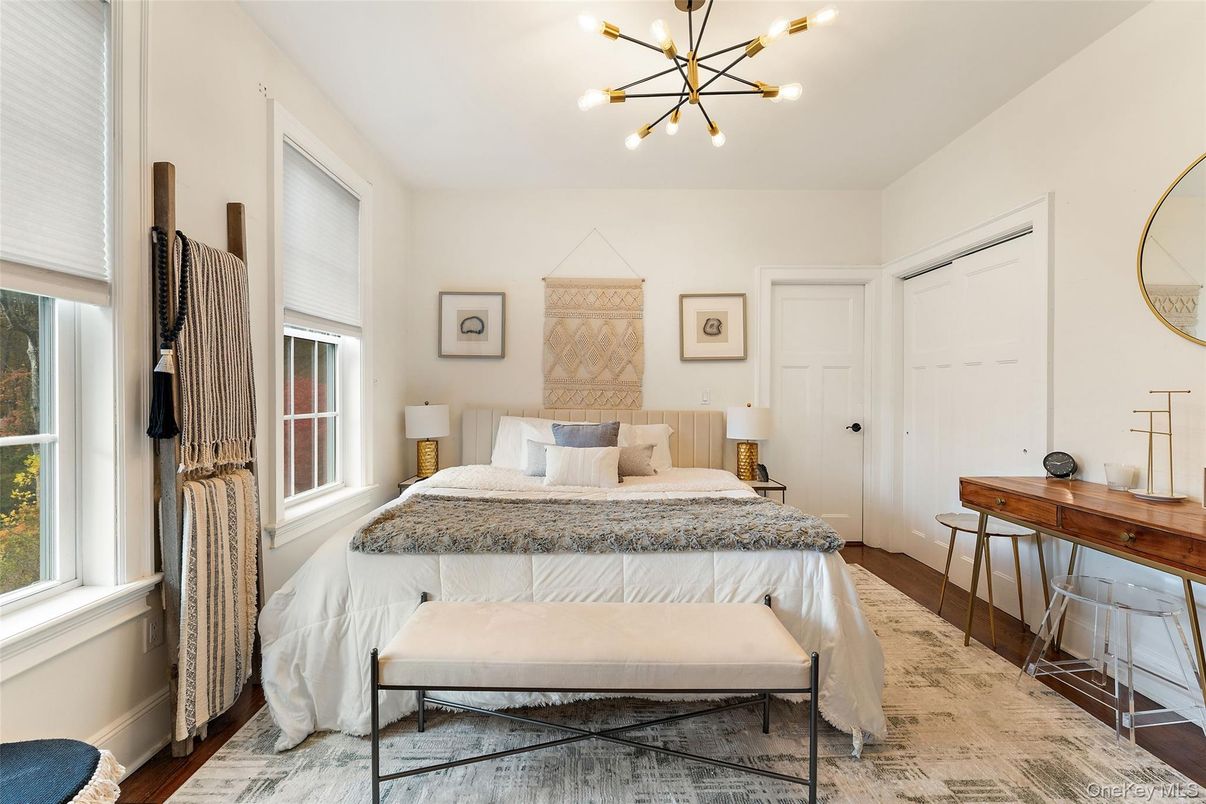 Bedroom, Interior, Pendant Lights, Wood Texture Flooring